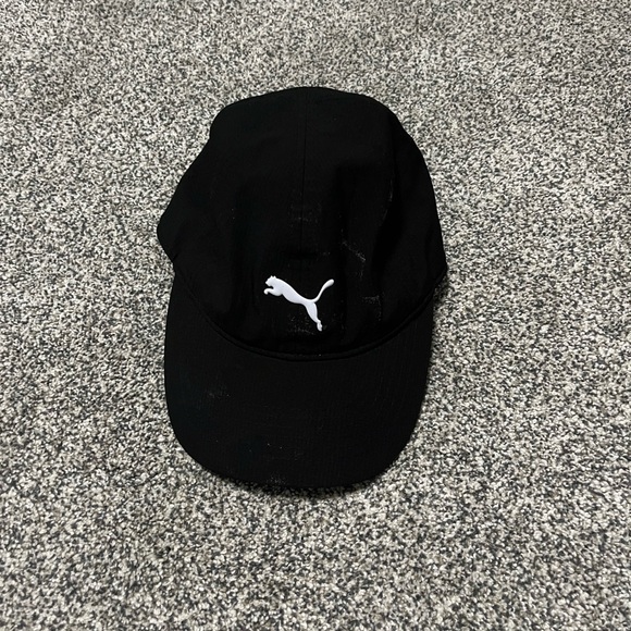 Puma Black Hat with White Emblem - Picture 1 of 1